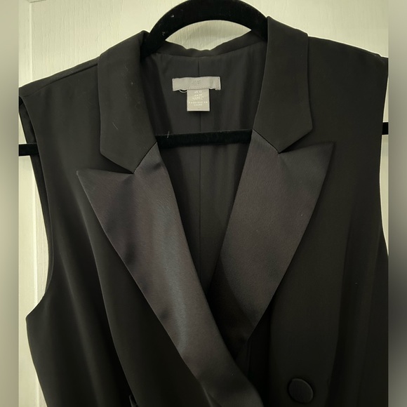 H&M Sleeveless Tuxedo Jumpsuit - Picture 5 of 9
